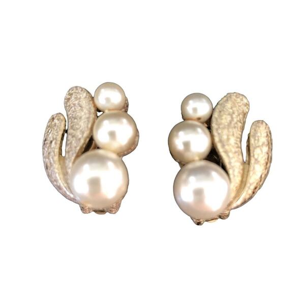 Signed Coro Faux Pearl & Textured Gold Tone Metal Leaf Nature Huggie Earrings - Picture 10 of 12